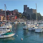 Casa Dell'acero Rosso Sarzana