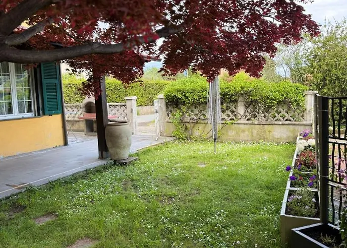 Casa Dell'acero Rosso Sarzana